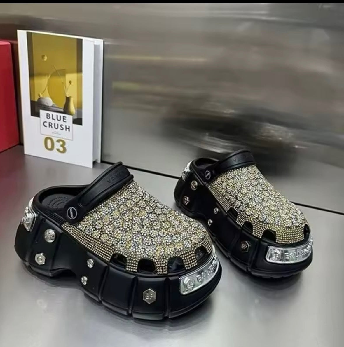Unisex balenciaga black crocs